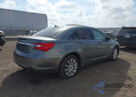 2013 Chrysler 200 Touring z USA, uszkodzony, nr VIN 1C3CCBBG4DN659822